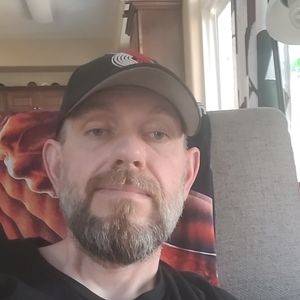 Meet your Posher, Dustin